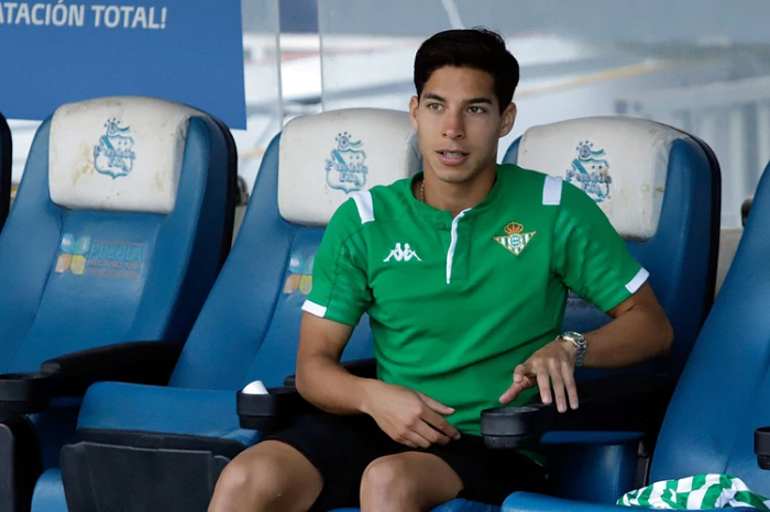 El futbolista Diego Lainez fue operado de emergencia