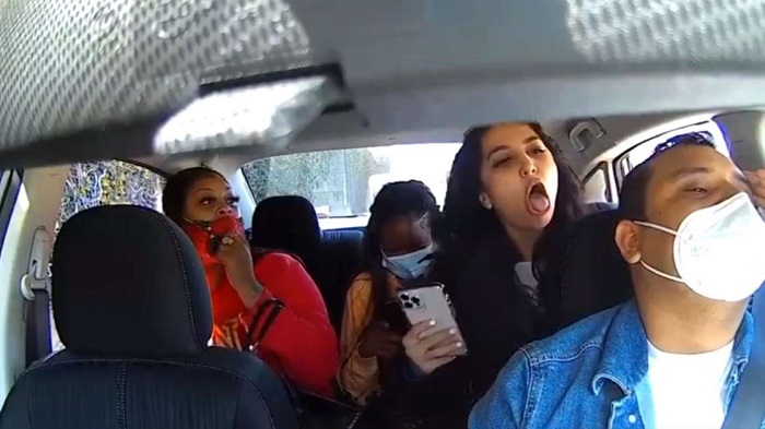 Mujeres tosen a conductor de Uber porque les pidió que usen cubrebocas