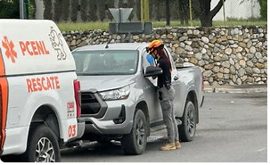 Nuevo León: Hallan a hombre muerto en su camioneta afuera de Costco