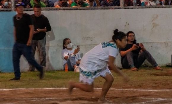 Yucatán: Amazonas de Yaxunah, deportistas descalzas y en hipil, ganan de nuevo