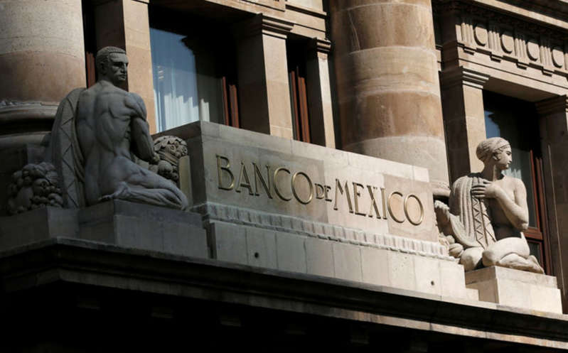 AMLO pide a Banxico explicar cómo maneja las reservas internacionales