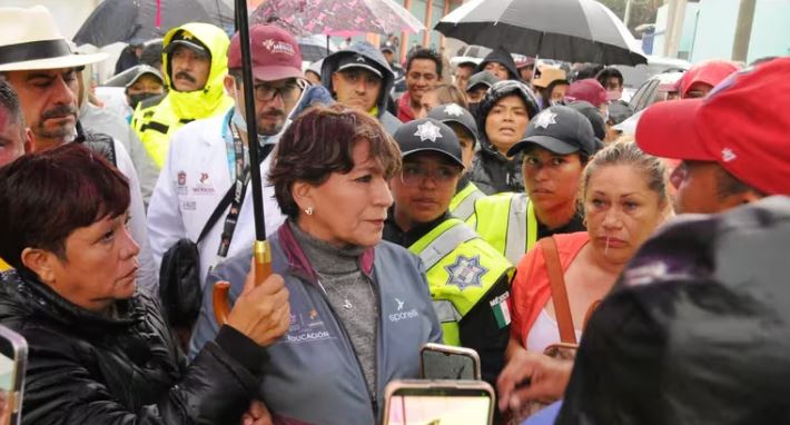 Vecino de Chalco confronta a Delfina Gómez por falta de ayuda ante inundación