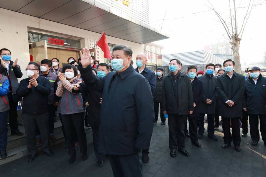 (VÍDEO) Reanuda China labores entre la epidemia; el presidente usa máscara