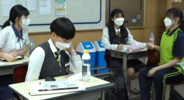 Corea del Sur: Cierran cientos de escuelas recién abiertas por rebrotes de COVID-19