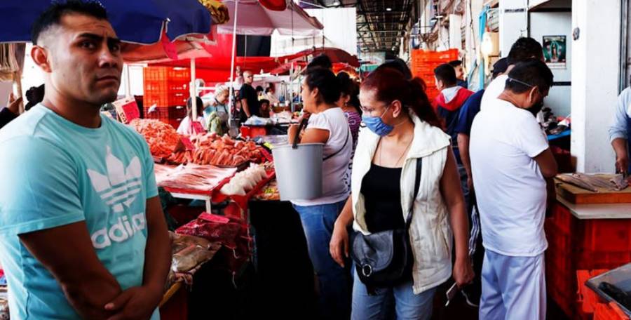 CDMX: La tradición se impone al Covid-19 en Cuaresma: cientos compra pescado y marisco