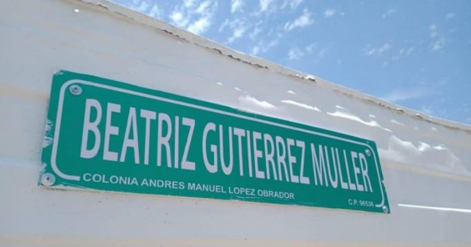 Veracruz: Colonia López Obrador con calles "Beatriz Gutiérrez" y "4ta.Transformación"