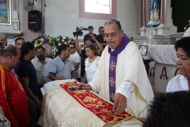 Muere único cura con autorización del Vaticano para hacer exorcismos