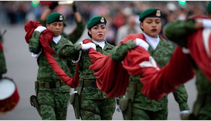 Proponen que el servicio militar sea obligatorio para las mujeres