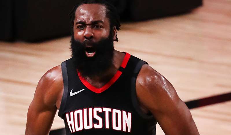 James Harden publica y borra mensaje tras ser multado por salir a un club nocturno