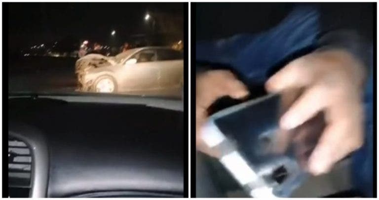 (VÍDEOS) Jóvenes roban celular a víctima de un choque