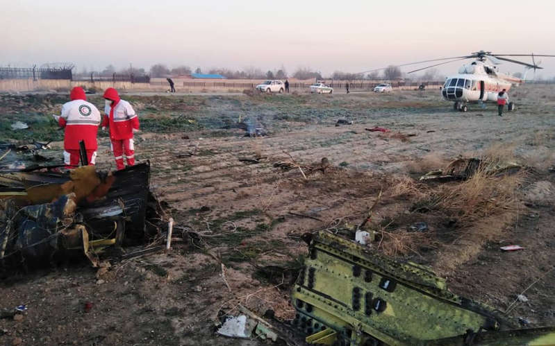 Homenaje a víctimas de avión de Ucrania derribado por "error" en Teherán