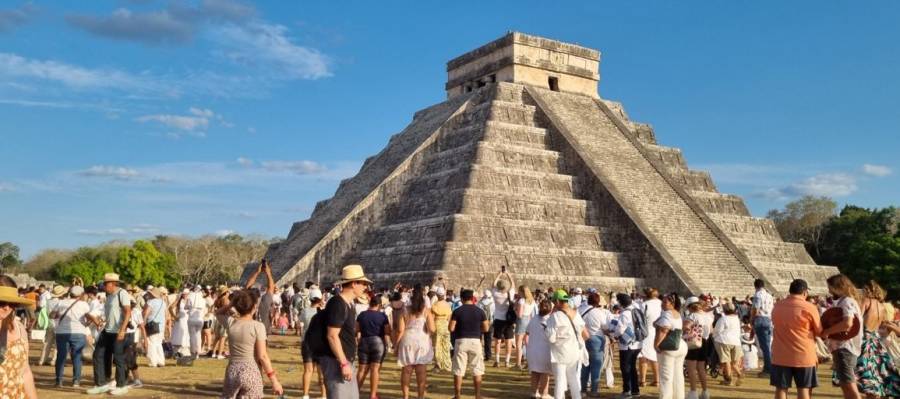 INAH cobra desde hoy $60 por usar celulares y tabletas en Chichén Itzá