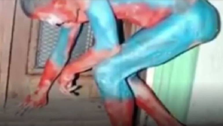Sanguinario grupo criminal pintó a sus víctimas como "Avengers" y los hizo caminar desnudos