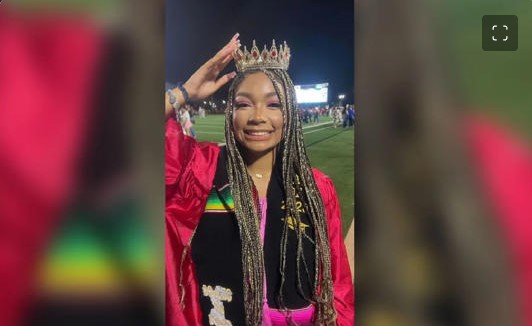 Joven es castigada por llevar prenda mexicana a su graduación en Texas