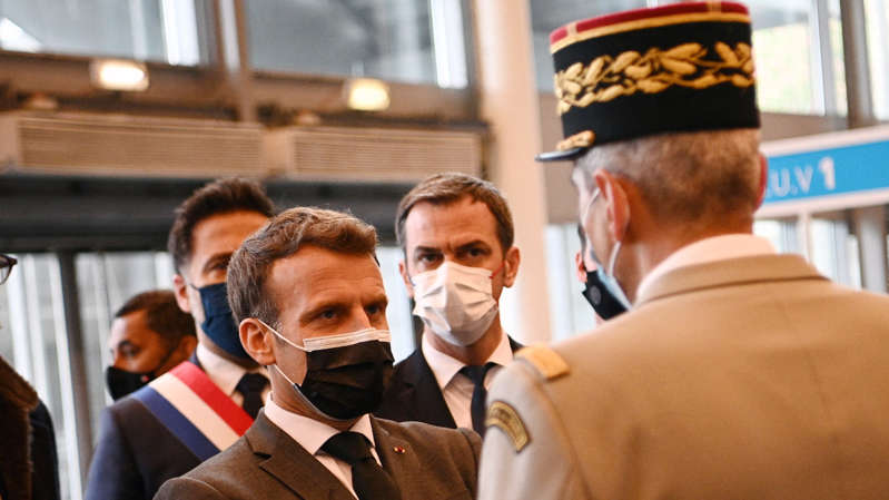 “Supervivencia de Francia está en juego”; militares publican carta dirigida a Macron