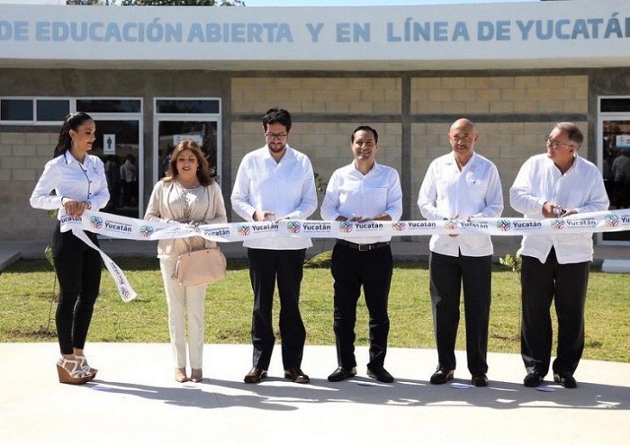 Vila Dosal inaugura el Centro de Educación en Línea de Yucatán
