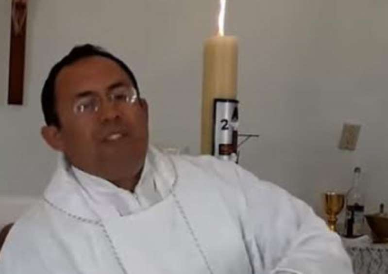 Iglesia inhabilita al "padre Chabelo" por anunciar el fin del mundo