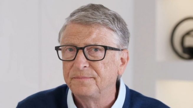 Bill Gates dejó presidencia de Microsoft por aventura con empleada