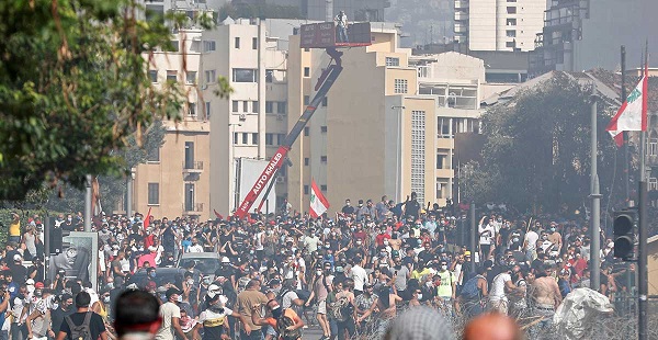 Miles en Beirut claman venganza contra clase política, tras explosión