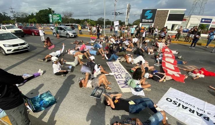 Carretera Cancún-Tulum es bloqueeada en protesta por Tren Maya