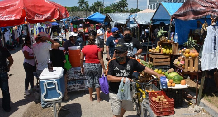 Mérida: Exhiben posible foco de contagio en tianguis del sur