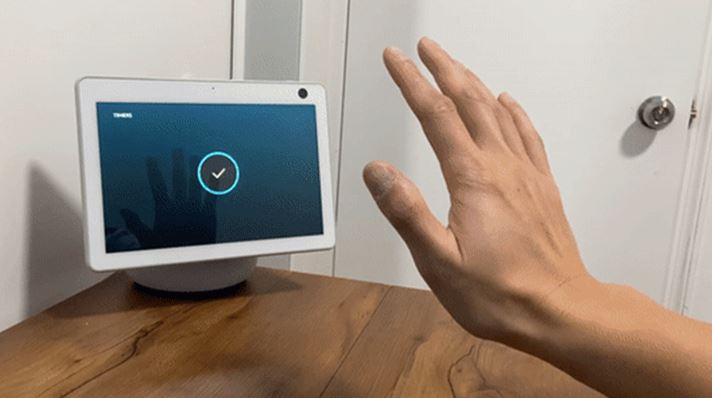 Ahora puedes callar a Alexa levantando la mano frente a tu dispositivo Echo