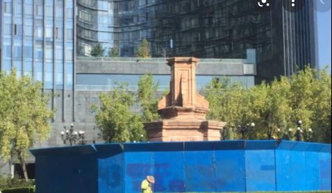 Gutiérrez Müller celebró retiro de escultura de Cristóbal Colón