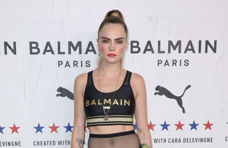 Cara Delevingne decora un pasillo de su casa como el interior de una vagina