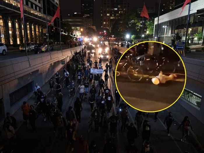 (VIDEO) Policía pasa su bicicleta sobre cabeza de un manifestante en el suelo