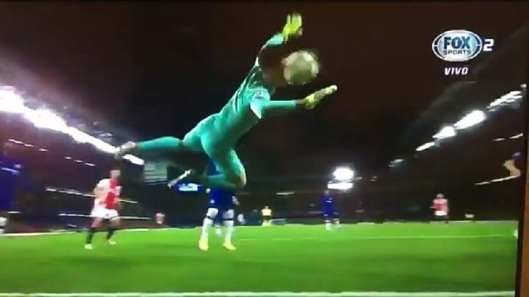 Autogol de Kepa causa burlas de uno de sus compañeros de equipo (VIDEO)