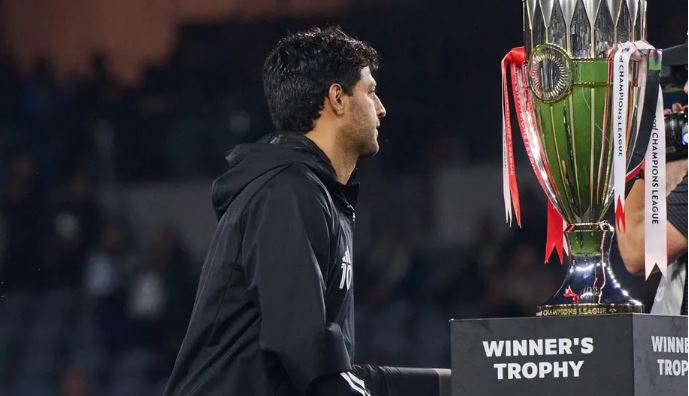 ¡Actitud deportiva! Carlos Vela del LAFC se queda a premiación de León