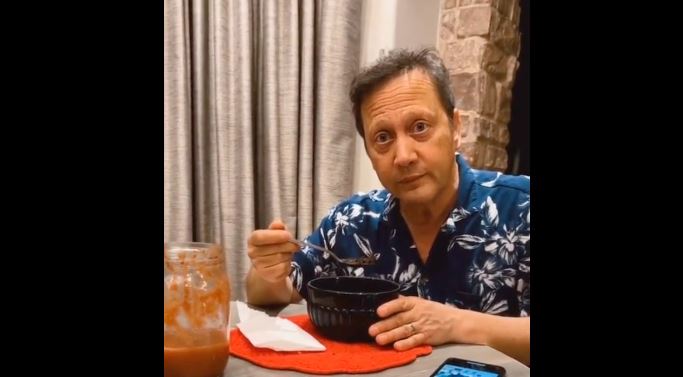 ¡Aprende Yahritza! Rob Schneider presume su amor por el frijol con puerco