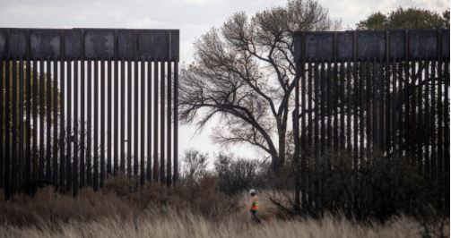 Antes de irse, Trump acelera la construcción del muro en la frontera