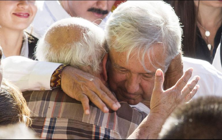 López Obrador propone dar pensiones y becas a todos los pobres ¿Populismo?