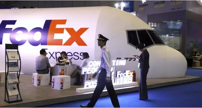Abren investigación contra FedEx por desviar paquetes de Huawei