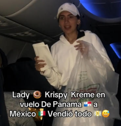 Joven vende donas en pleno vuelo de avión y causa polémica