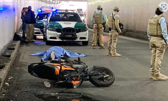 CDMX: Motociclista muere al impactar contra un tope del carril