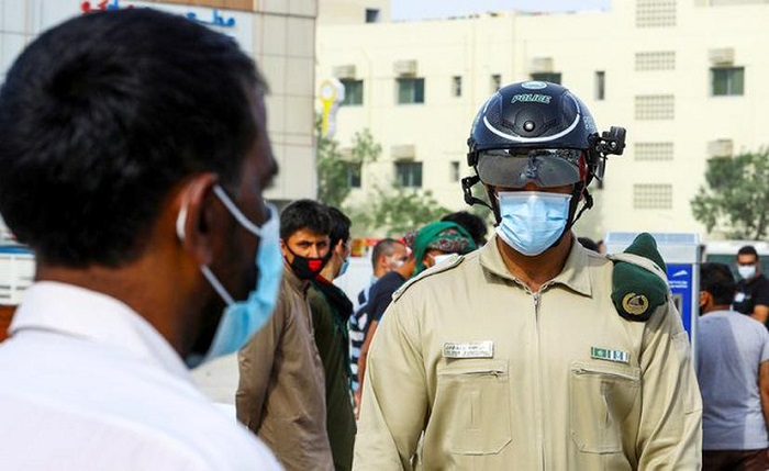 Policía de Dubái utiliza cascos tecnológicos para detectar el Covid-19