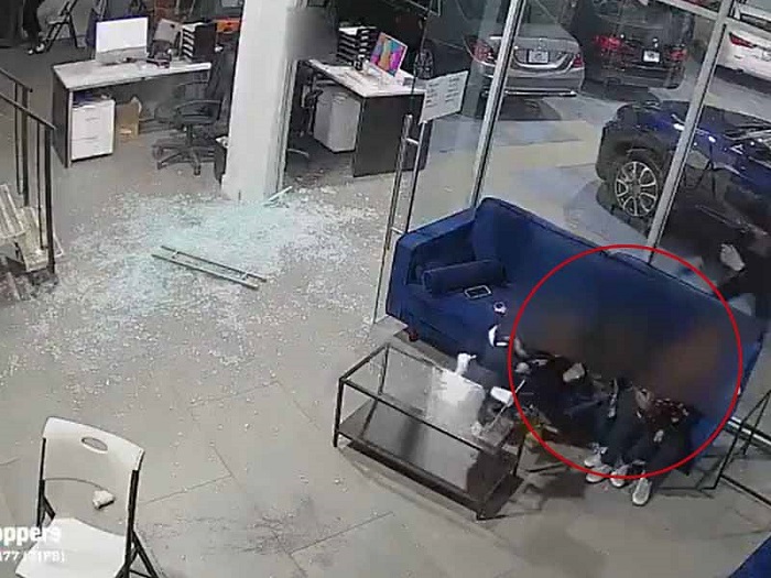 (VIDEO) Hombre es herido de bala por cubrir a sus hijos durante tiroteo