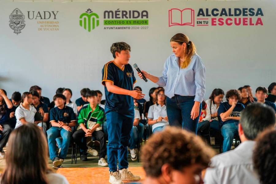 Cecilia Patrón escucha propuestas de estudiantes para integrarlas al Plan Municipal