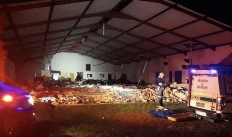 Mueren 13 personas tras colapsar una iglesia en Sudáfrica