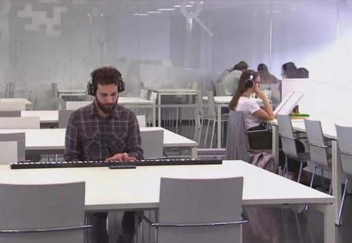 Diseñan piano portátil que permitirá llevar la música a cualquier lugar