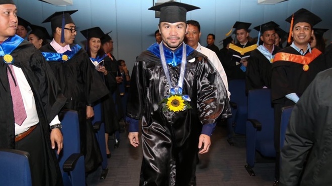 Pacquiao se gradúa a los 40 años: “Nunca es tarde para cumplir un sueño”