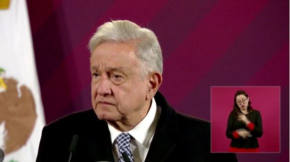 López Obrador se "lava las manos" en la masacre en Guanajuato, dice senador