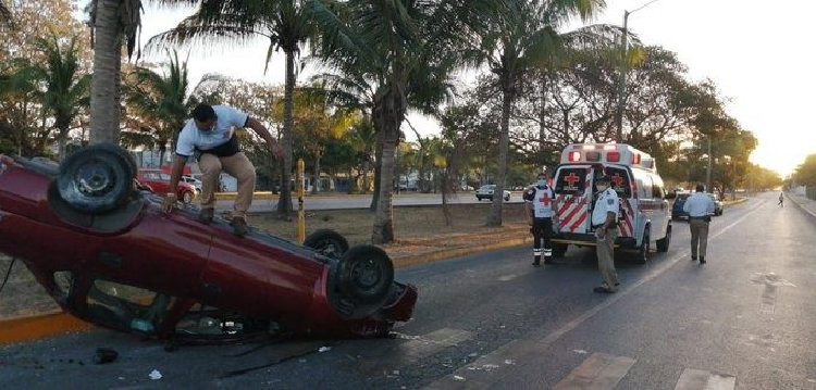 Cancún; Espectacular choque en Cancún sin consecunencias trágicas