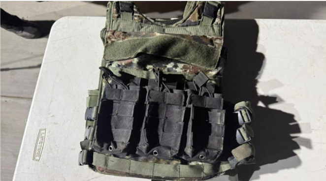 Huye en Audi con fusil AK-47; cae tras persecución en brecha de Mocorito, Sinaloa