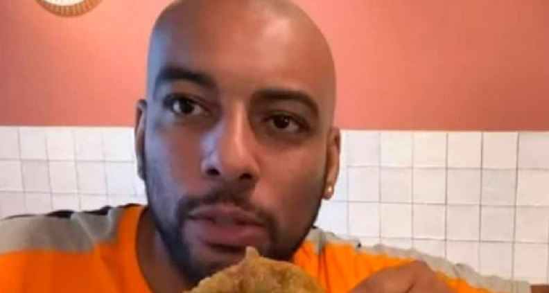 Influencer amenazó a restaurant por no darle comida gratis ahora pide perdón llorando