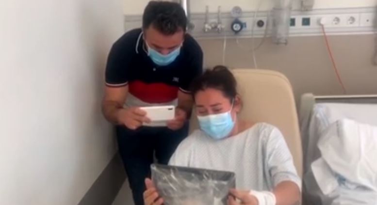 Emotivo vídeo de una madre contagiada al ver por Tablet su hijo recién nacido