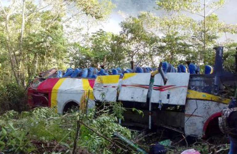 Autobús cae en un  barranco y deja 25 muertos en Bolivia