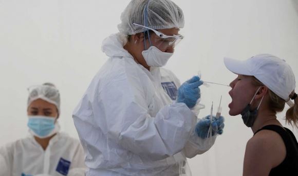 Pandemia sigue acelerándose y sus efectos durarán décadas: OMS